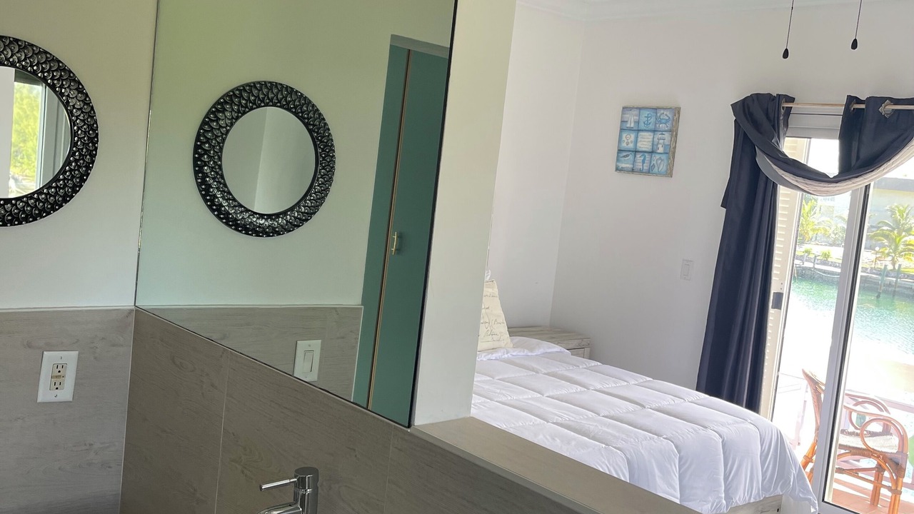 Photo of Bedroom in Bahamas Terrace