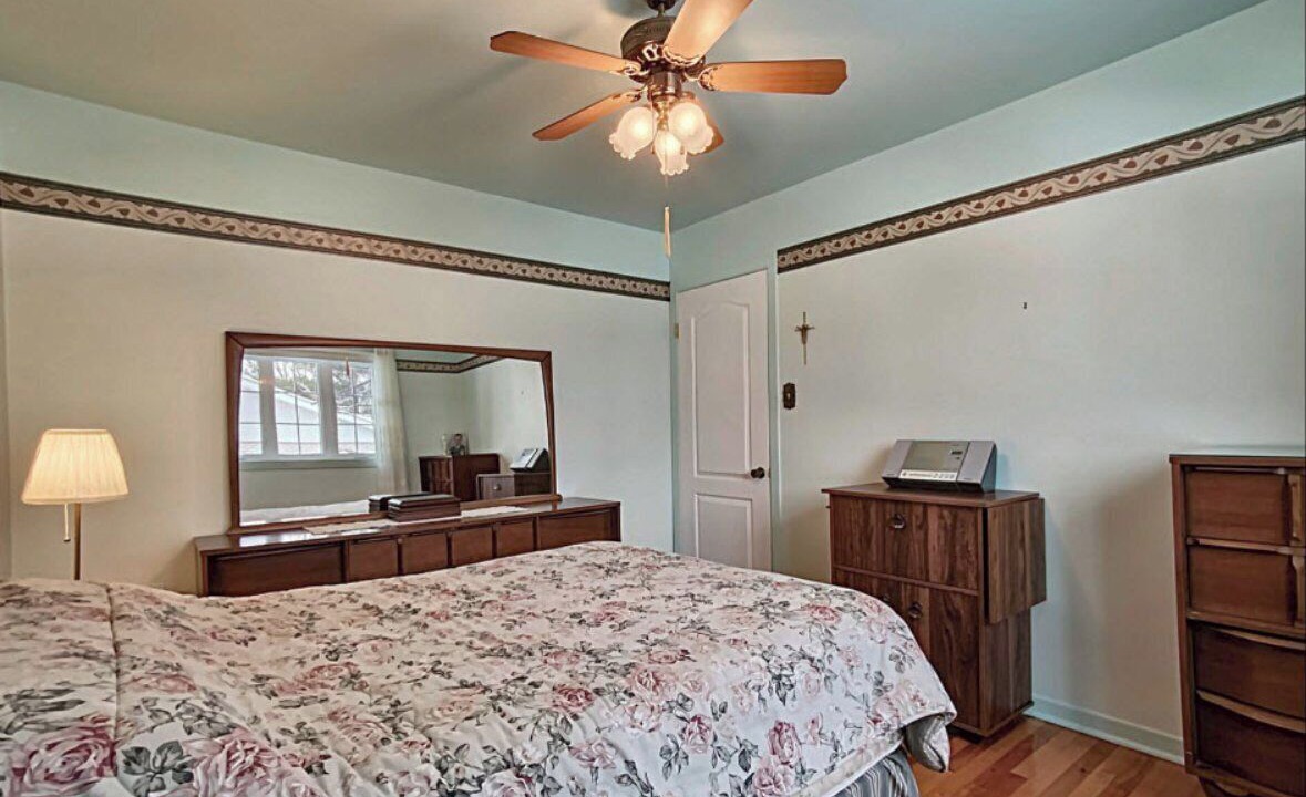 Photo of Bedroom in Longueuil