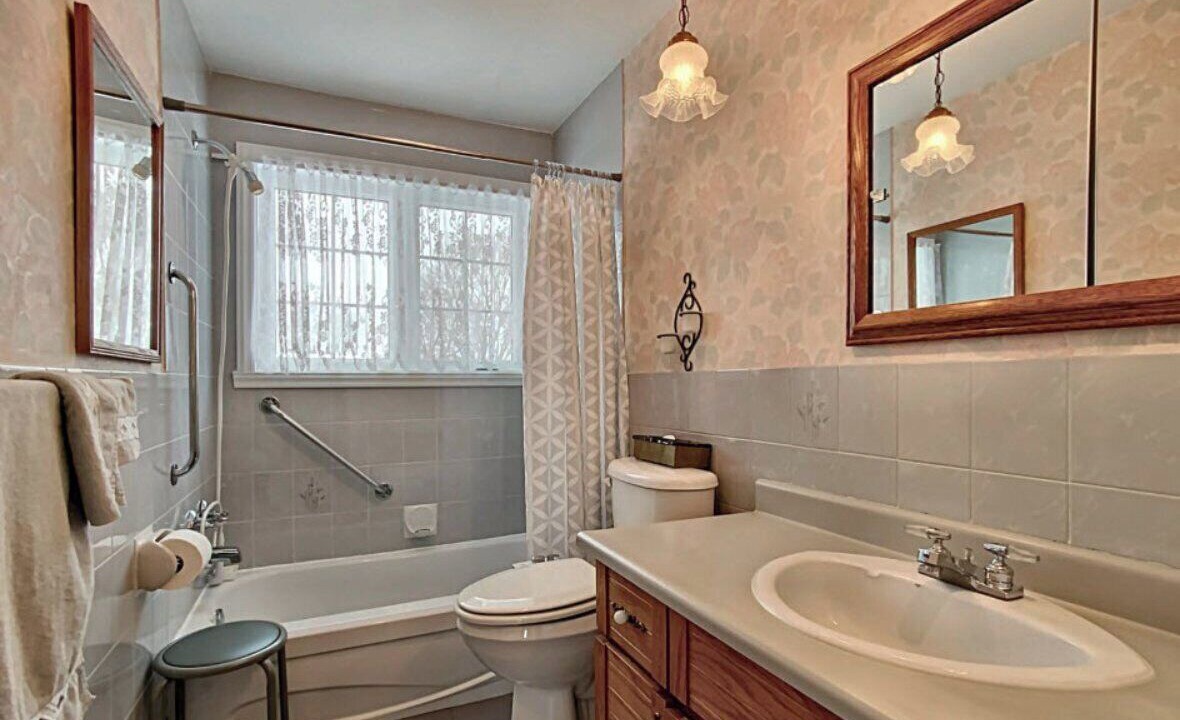 Photo of Bathroom in Longueuil