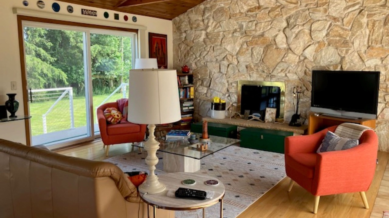Photo of Livingroom in East Marion