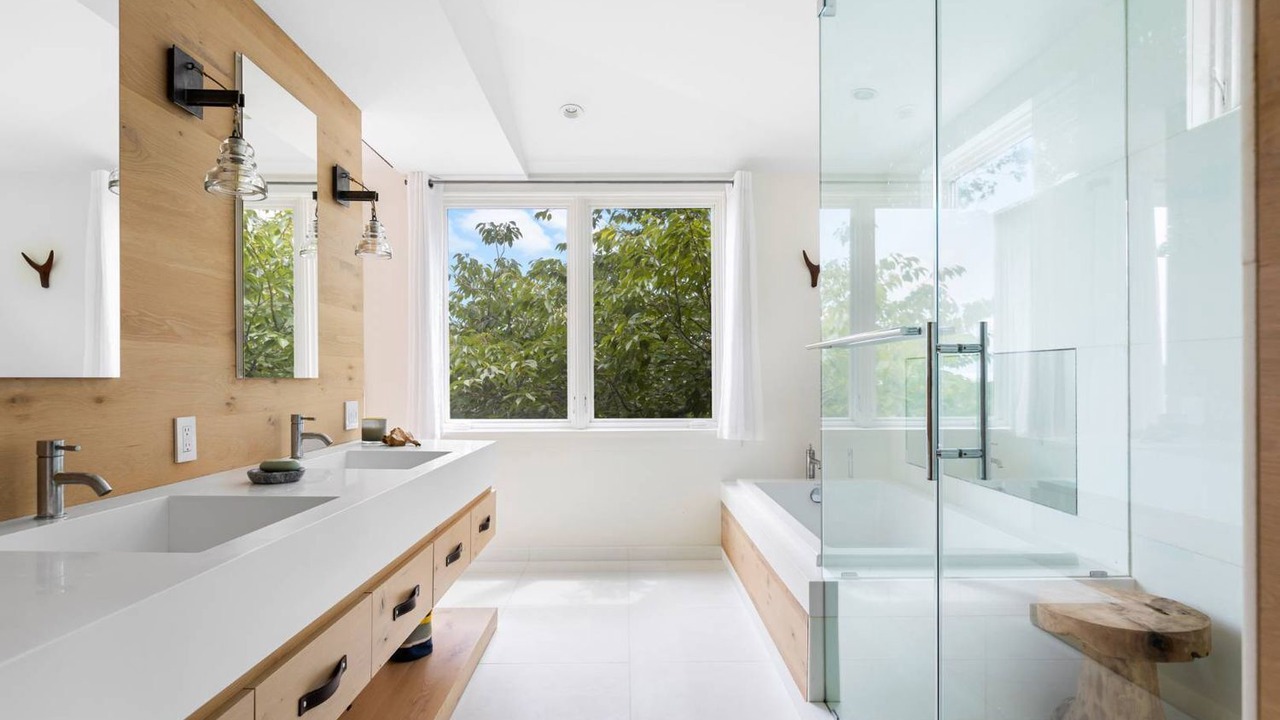 Photo of Bathroom in Beach Hampton