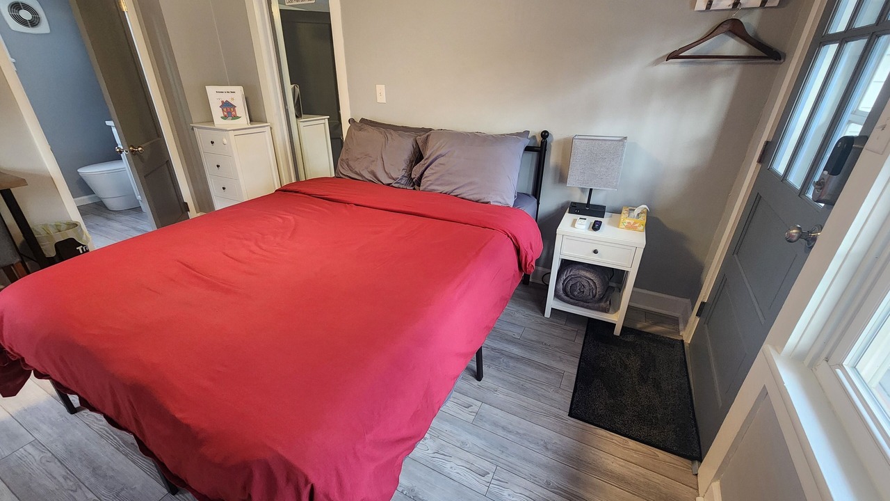 Photo of Bedroom in Linntown