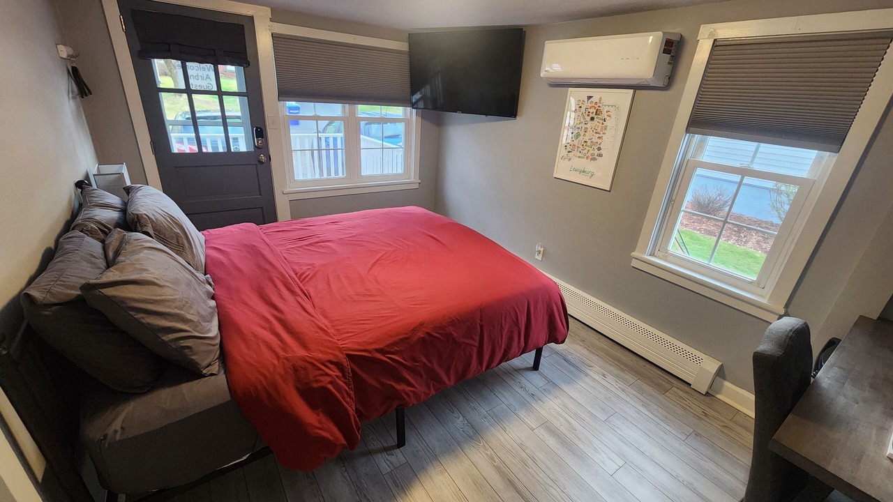 Photo of Bedroom in Linntown