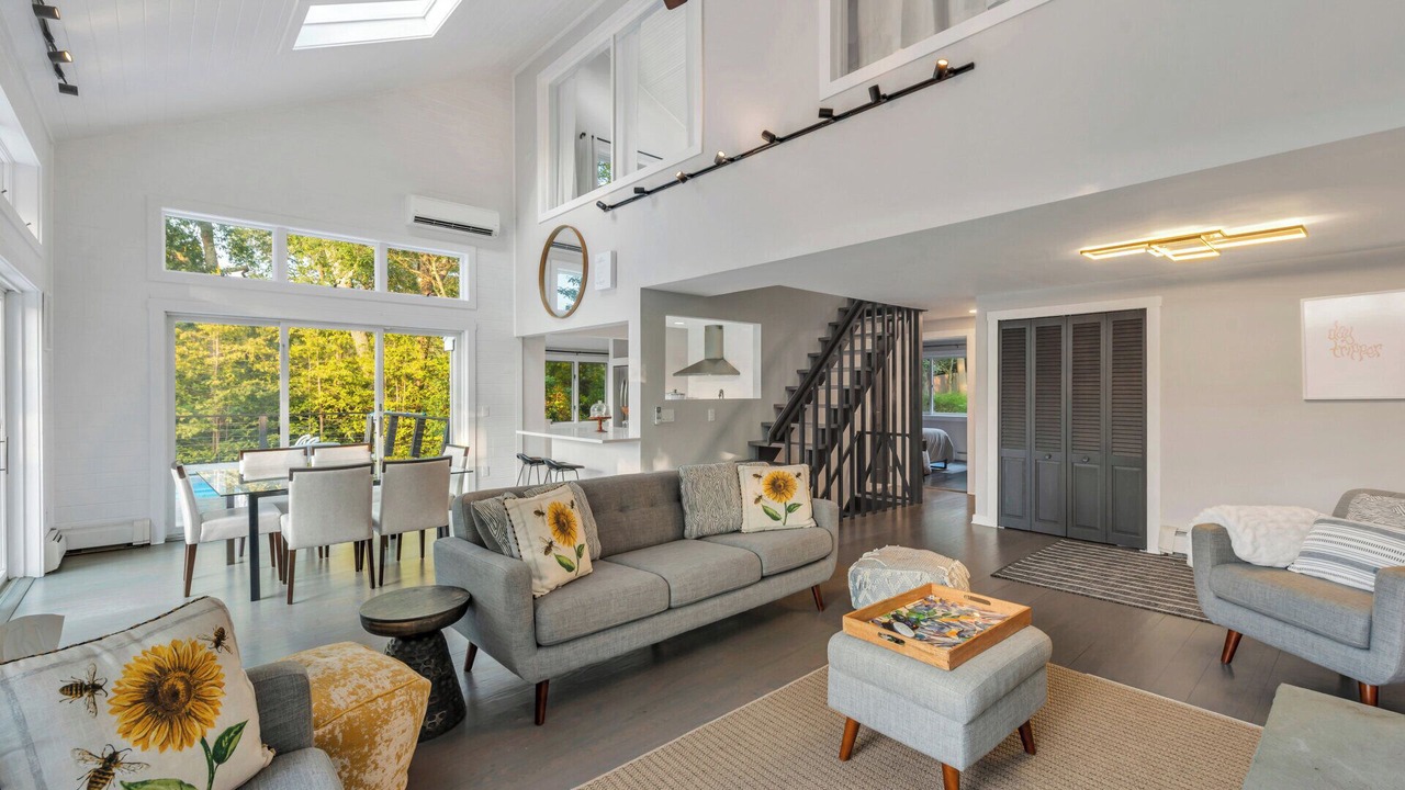 Photo of Livingroom in Mattituck
