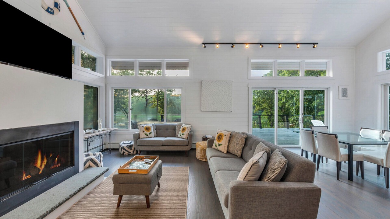 Photo of Livingroom in Mattituck