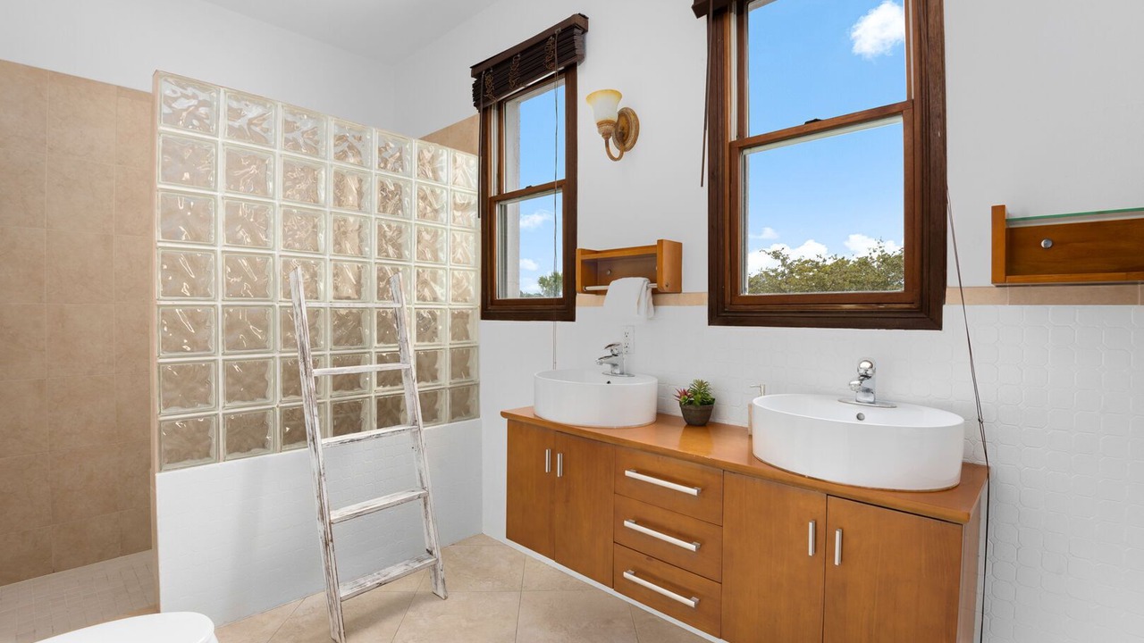 Photo of Bathroom in Leeward Settlement