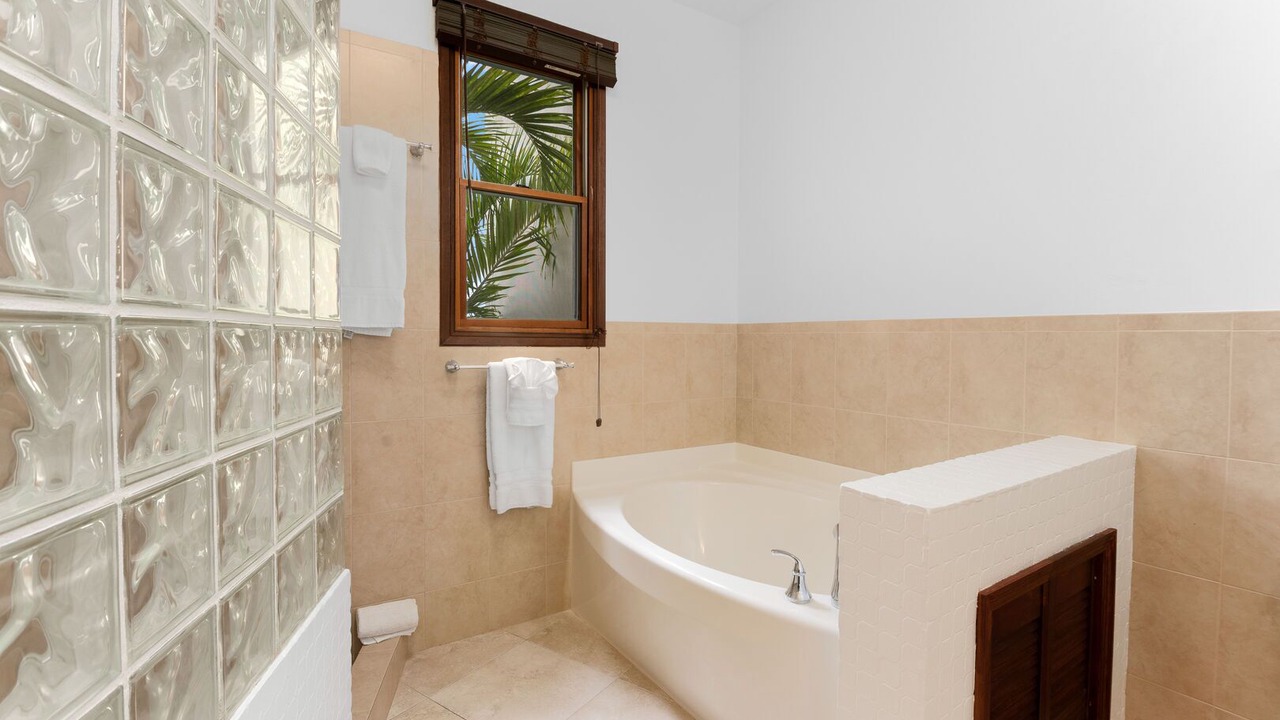 Photo of Bathroom in Leeward Settlement