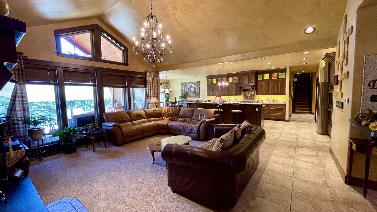 Photo of Livingroom in Oregon Water Wonderland