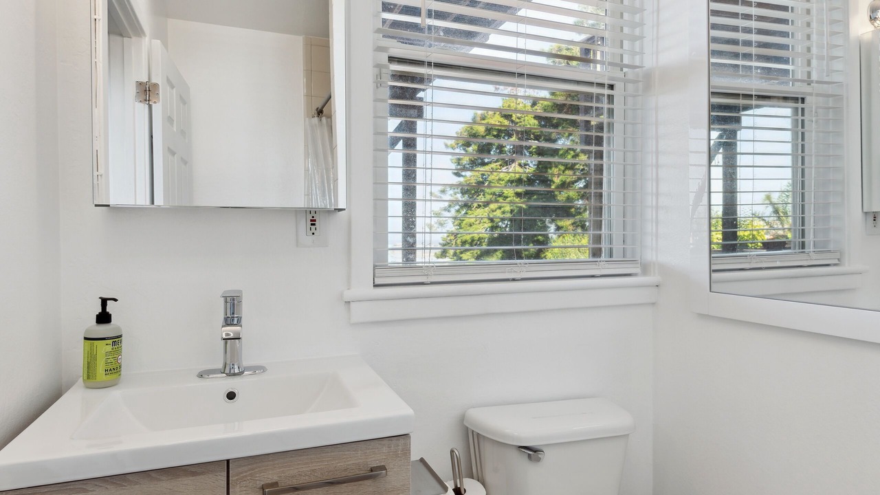 Photo of Bathroom in Visitacion Valley