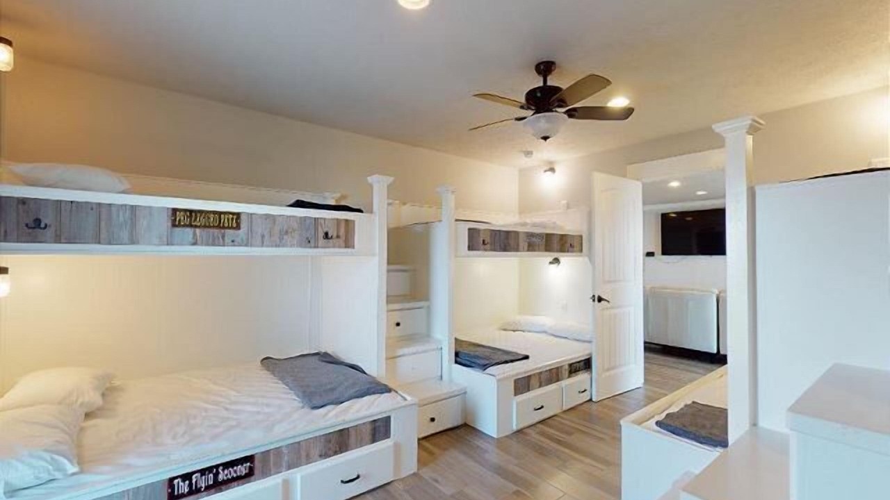 Photo of Bedroom in Crystal Beach