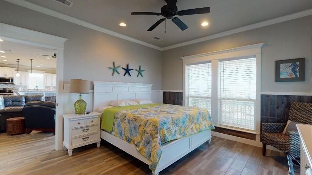 Photo of Bedroom in Crystal Beach