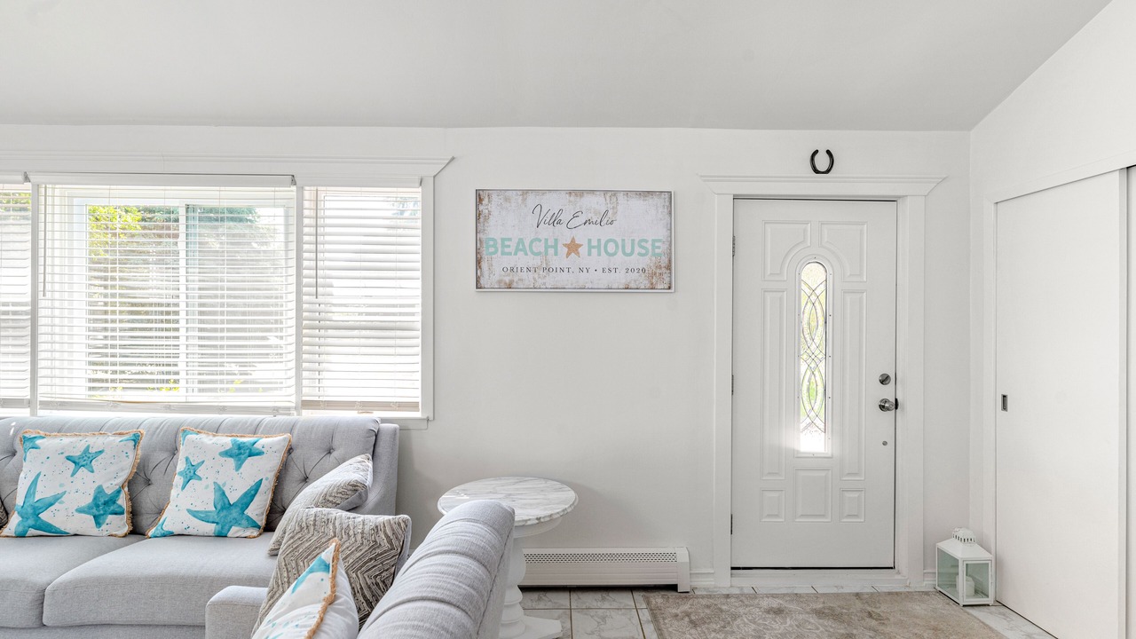 Photo of Livingroom in Orient Point