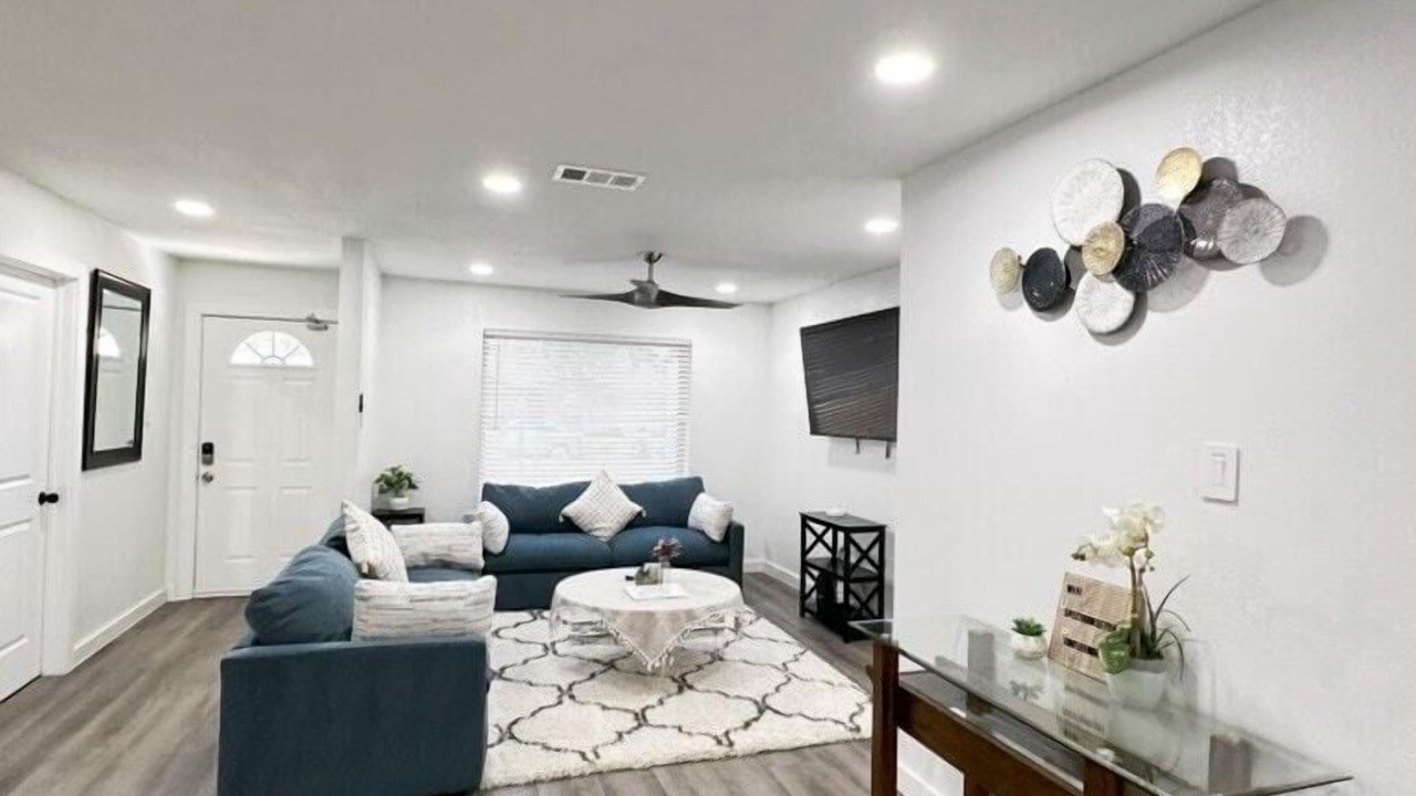 Photo of Livingroom in North Richland Hills