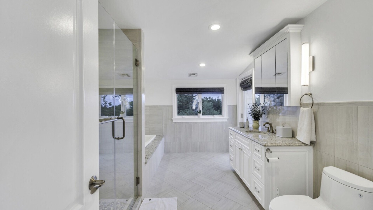 Photo of Bathroom in Beach Hampton