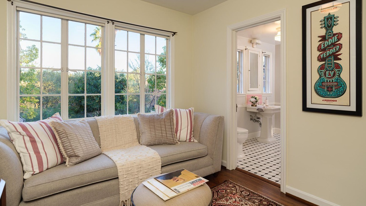Photo of Livingroom in North Central