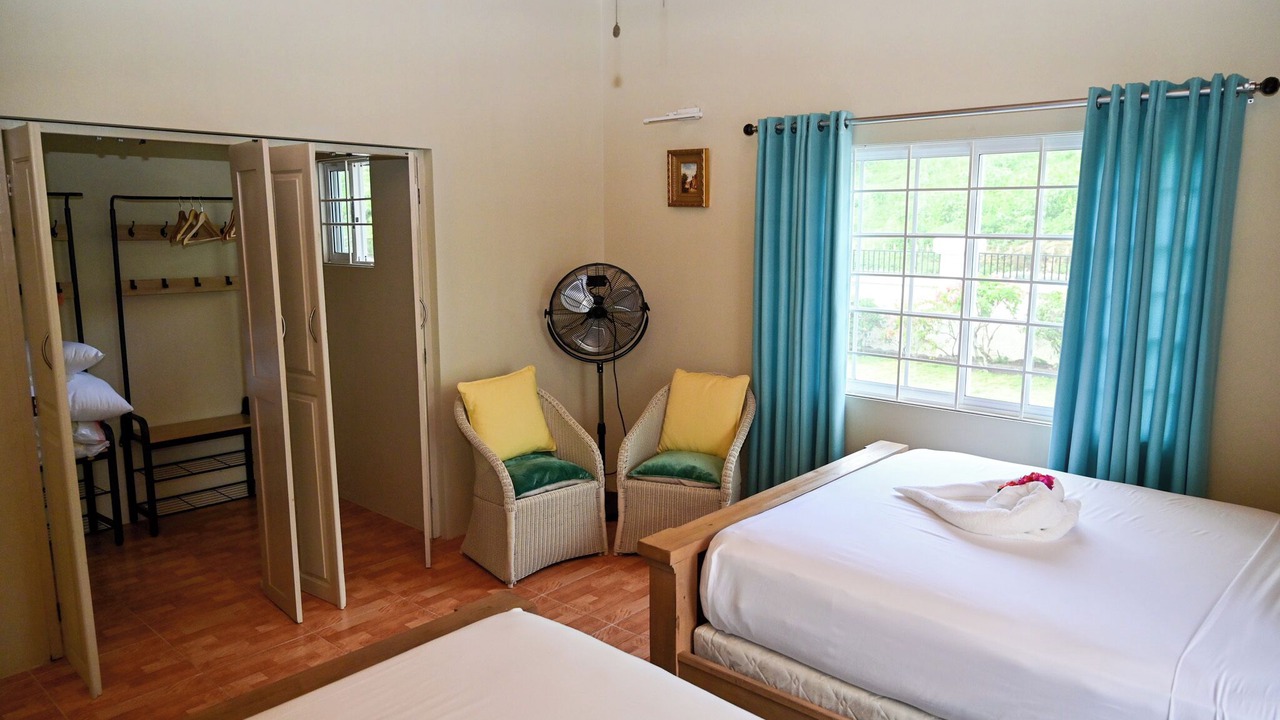 Photo of Bedroom in Whitehouse