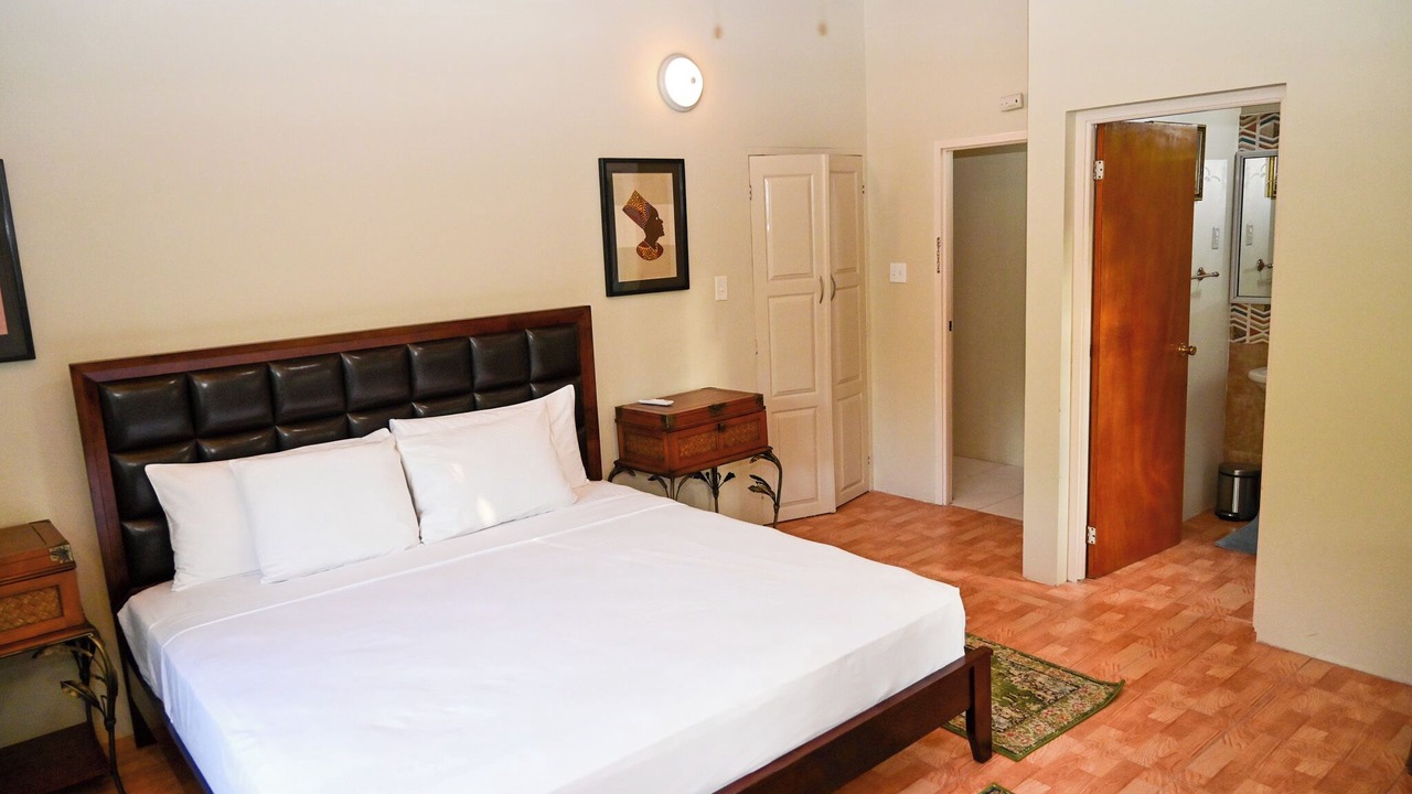Photo of Bedroom in Whitehouse