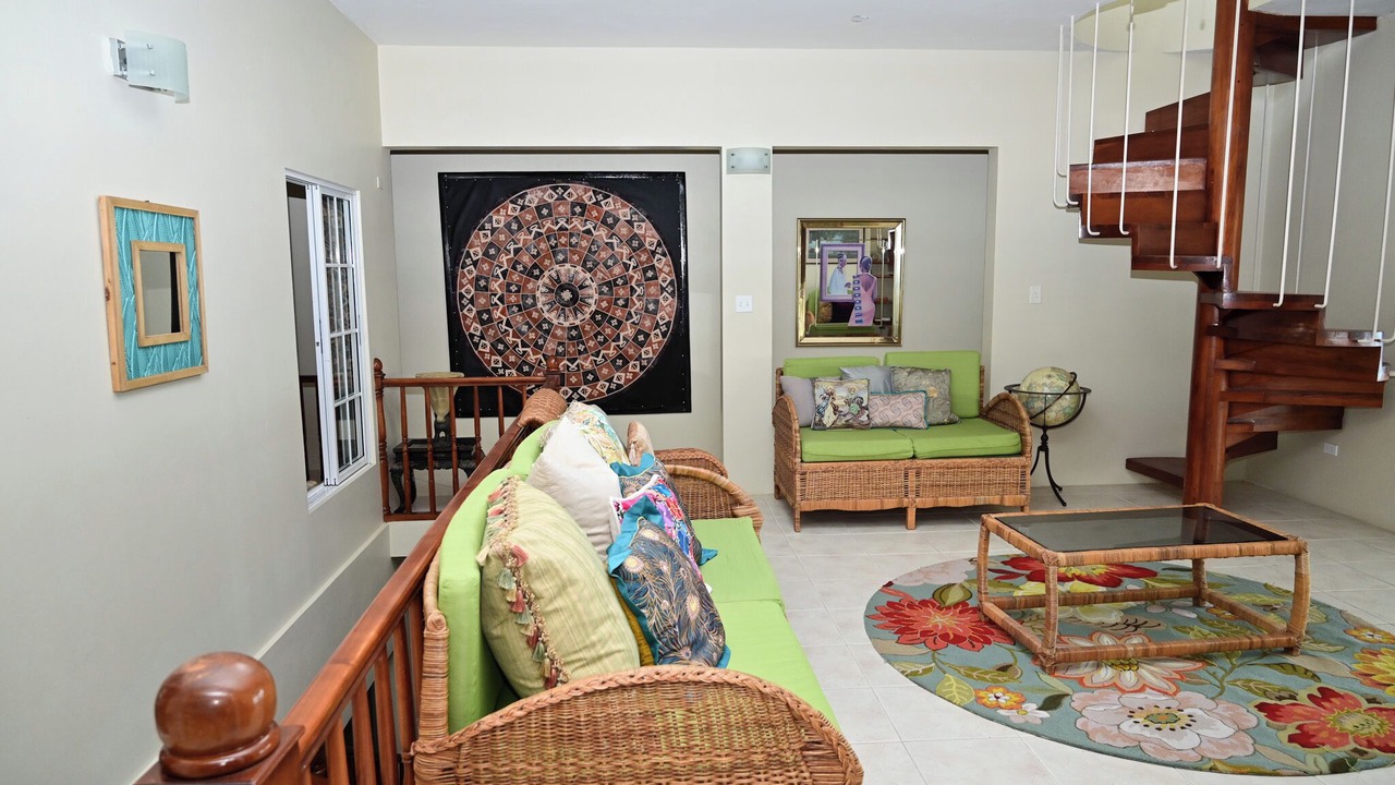 Photo of Livingroom in Whitehouse