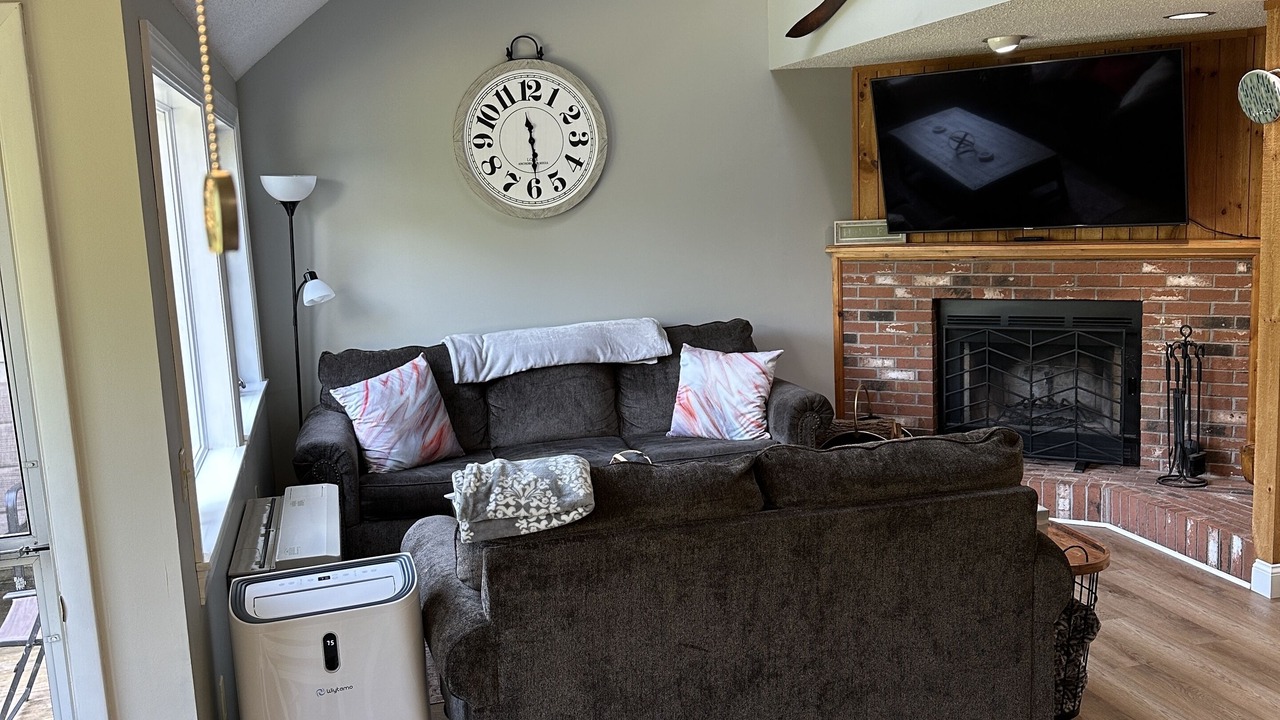 Photo of Livingroom in Thornton