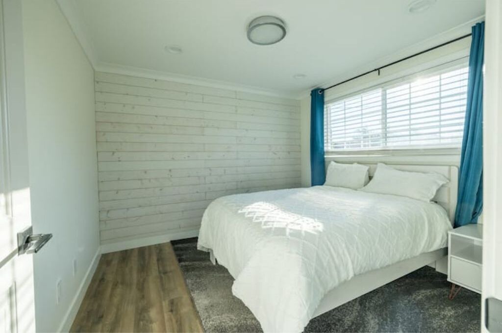 Photo of Bedroom in Lake Area
