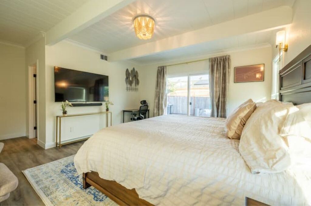 Photo of Bedroom in Lake Area