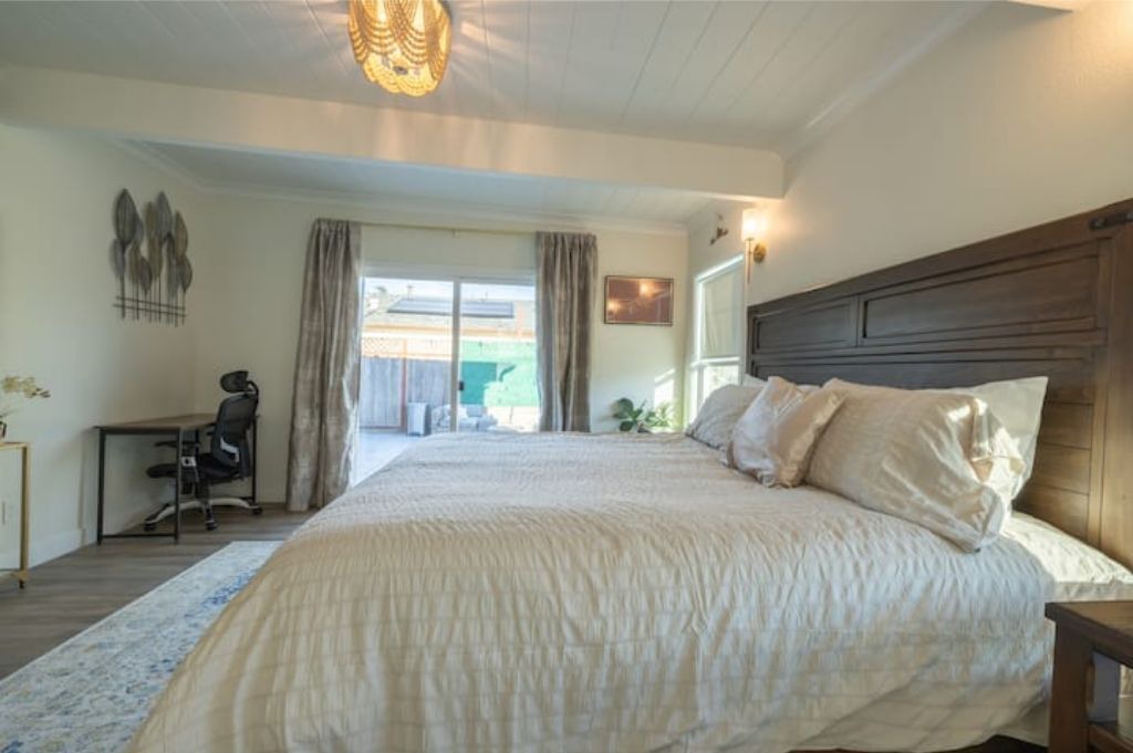 Photo of Bedroom in Lake Area