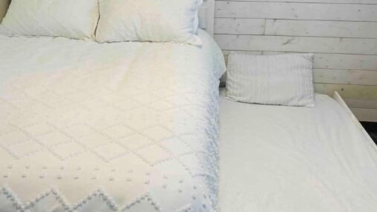 Photo of Bedroom in Lake Area