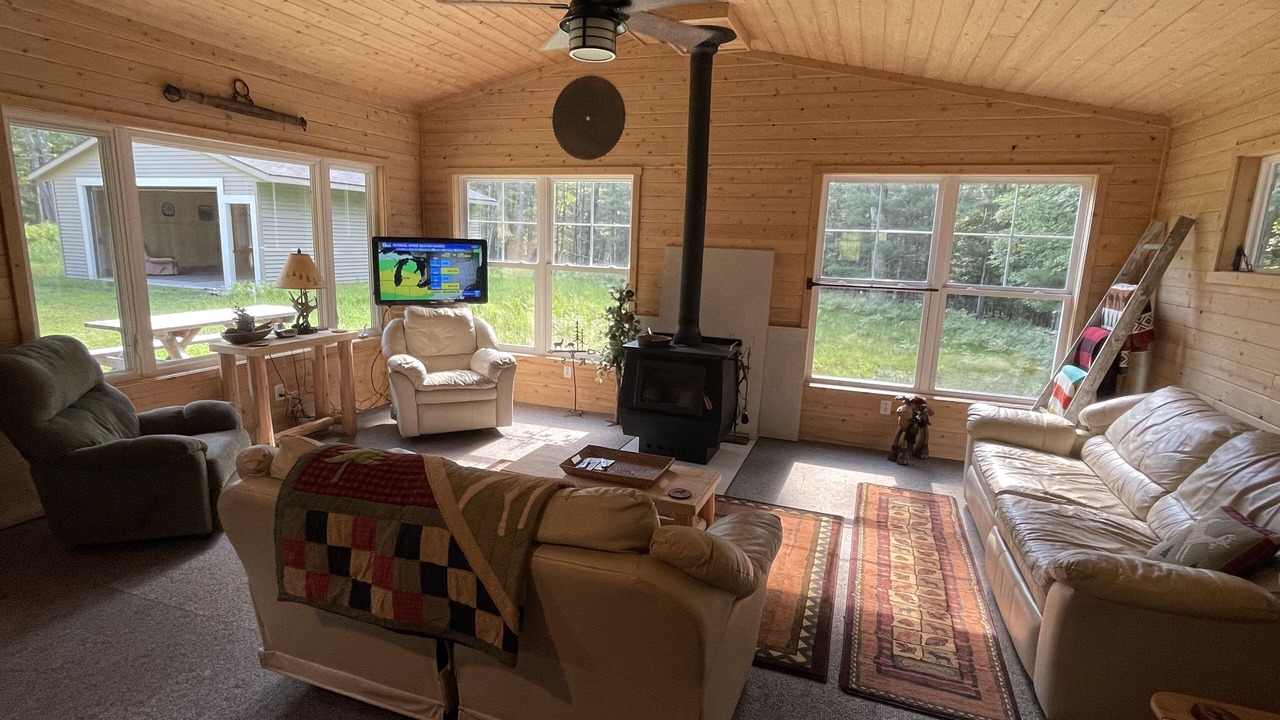 Photo of Livingroom in White Cloud