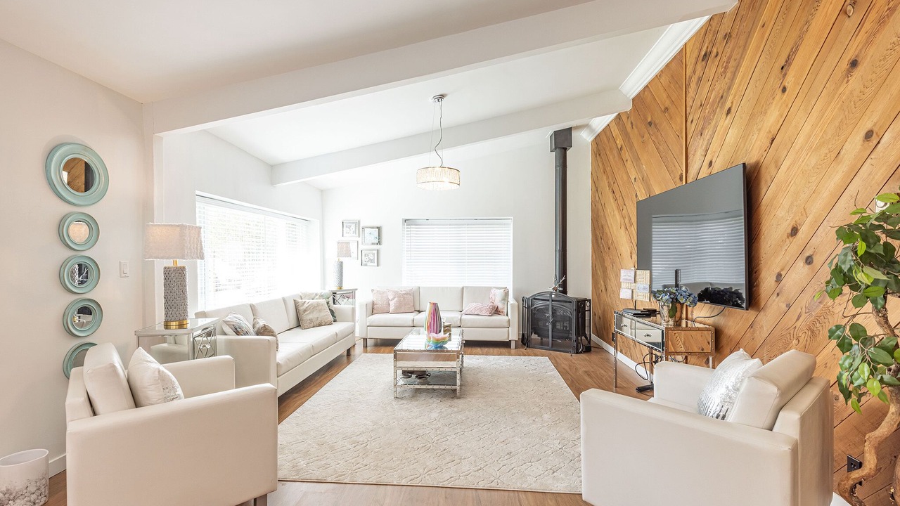 Photo of Livingroom in Garibaldi Highlands