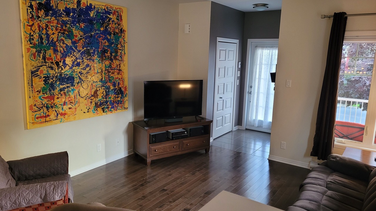 Photo of Livingroom in Mont-St-Hilaire