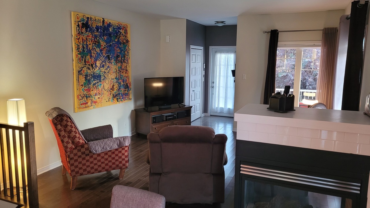 Photo of Livingroom in Mont-St-Hilaire