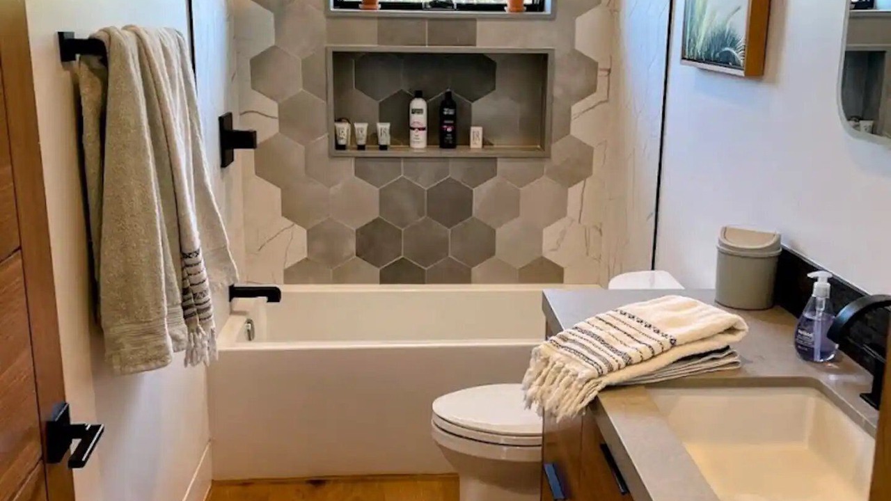 Photo of Bathroom in Mar Vista