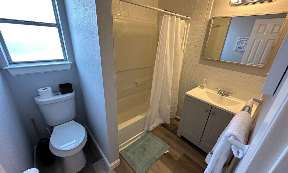 Photo of Bathroom in Northwest Los Angeles Heights