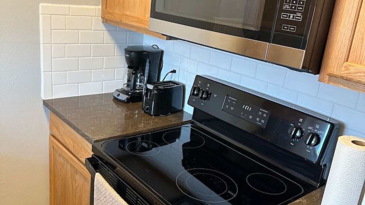 Photo of Kitchen in Northwest Los Angeles Heights