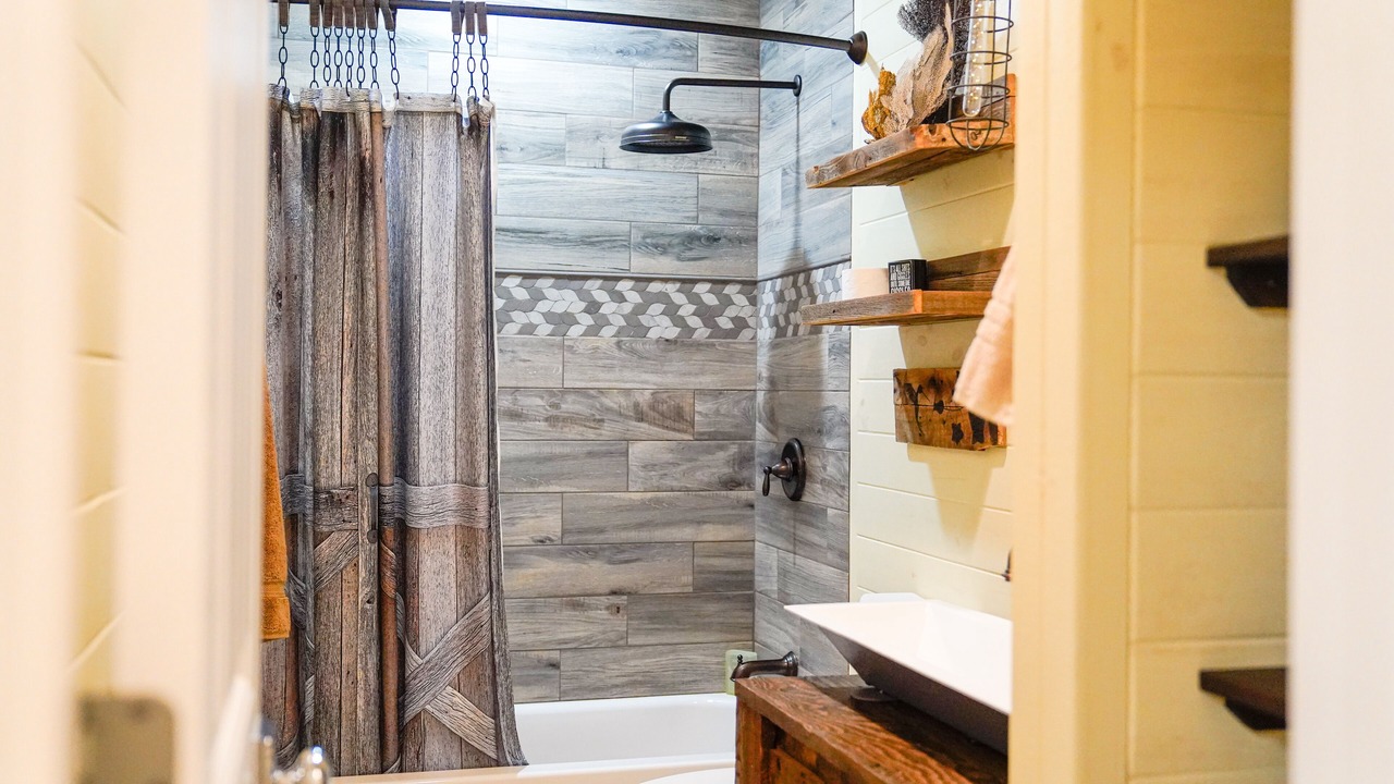 Photo of Bathroom in Schooner Bay