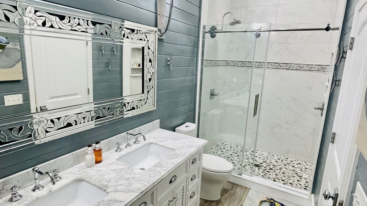 Photo of Bathroom in Schooner Bay