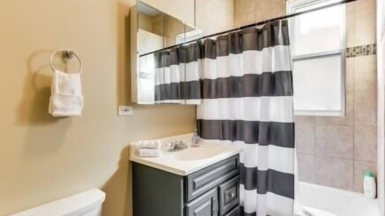 Photo of Bathroom in Logan Square