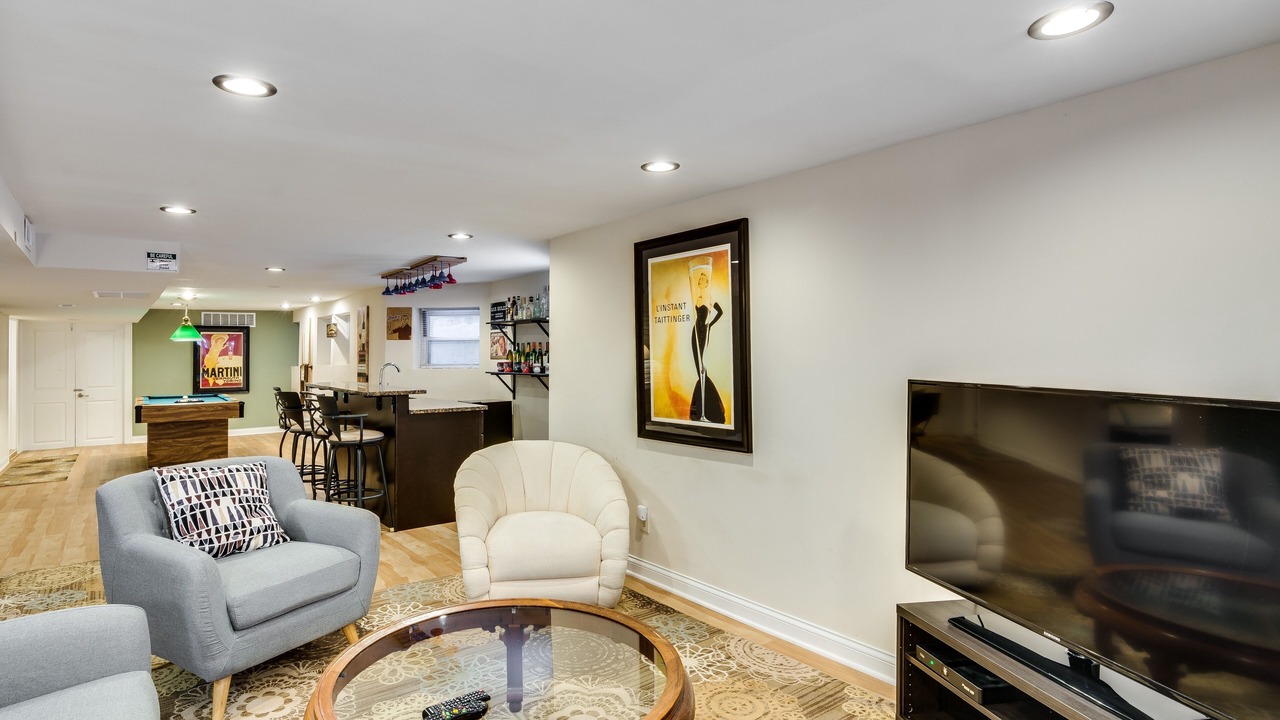 Photo of Bedroom in Edgewater Beach