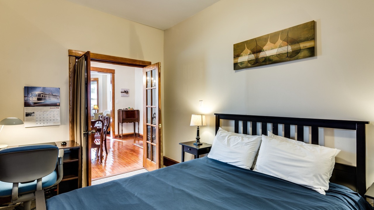 Photo of Bedroom in Edgewater Beach