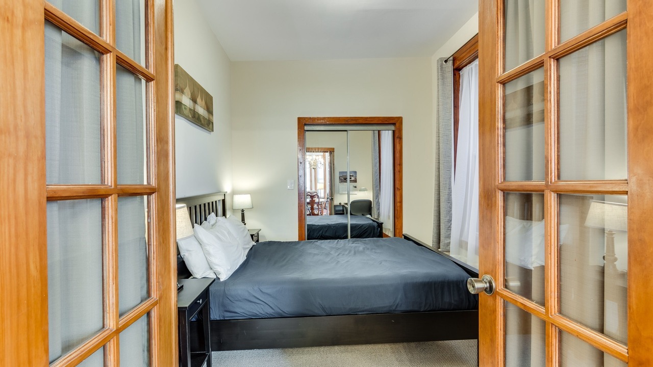Photo of Bedroom in Edgewater Beach