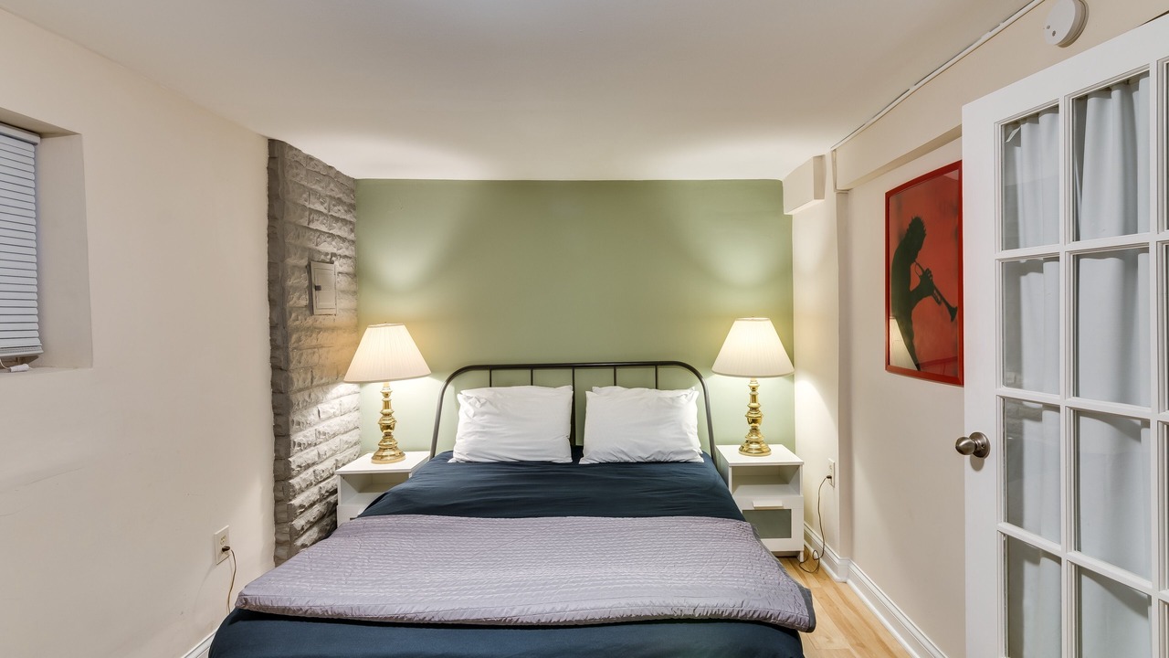 Photo of Bedroom in Edgewater Beach