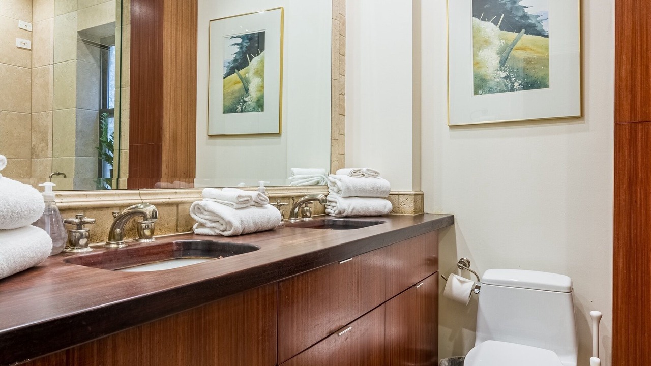 Photo of Bathroom in Logan Square