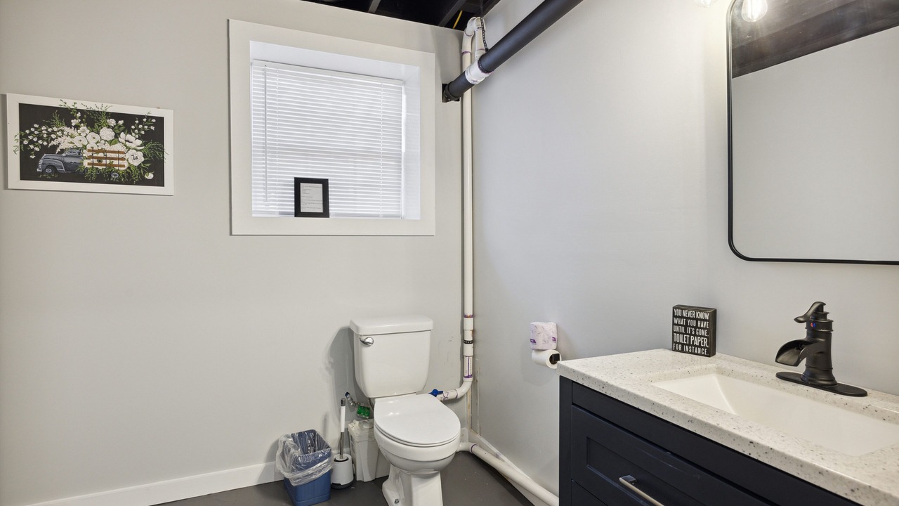 Photo of Bathroom in Kodak