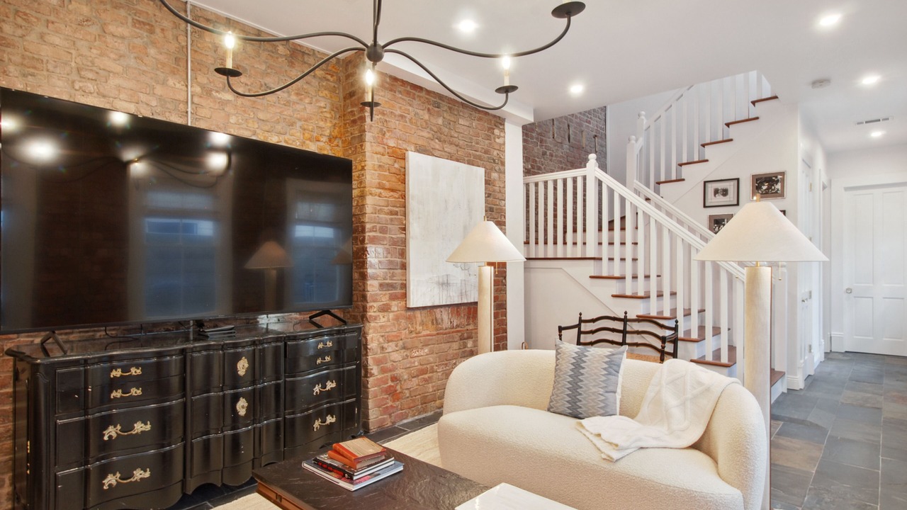 Photo of Livingroom in Lower Garden District