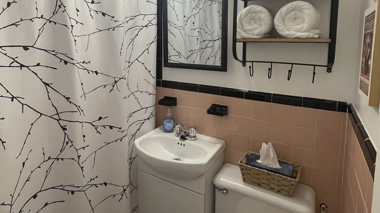 Photo of Bathroom in Cote-Des-Neiges—Notre-Dame-De-Grace