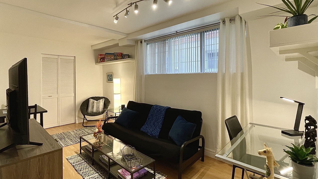 Photo of Livingroom in Cote-Des-Neiges—Notre-Dame-De-Grace