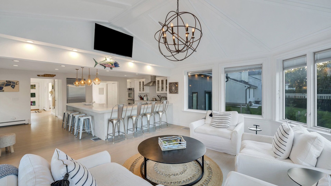 Photo of Livingroom in Southold