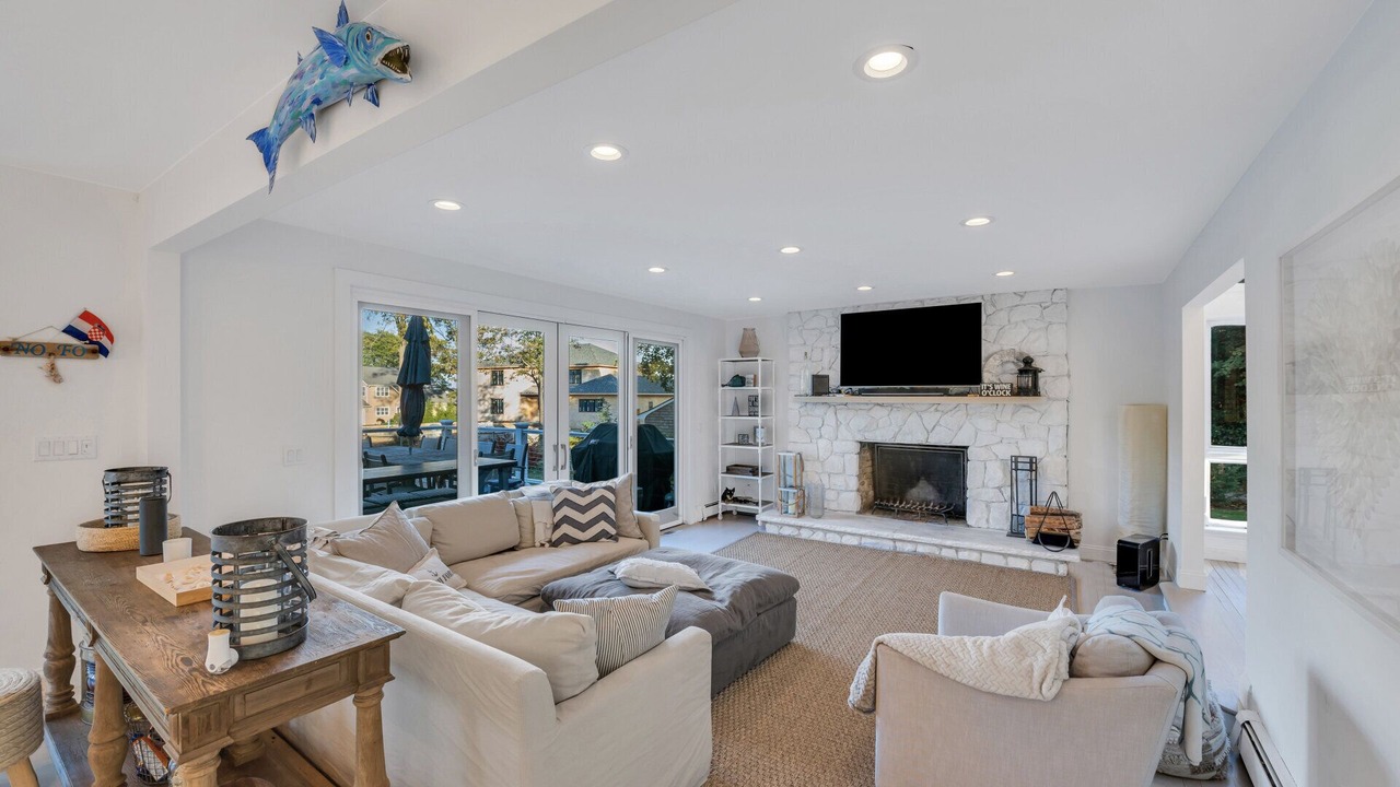 Photo of Livingroom in Southold