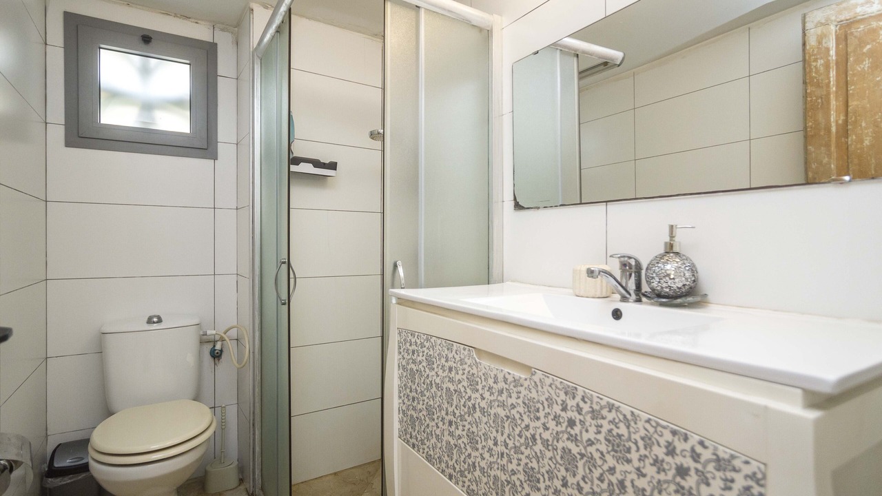 Photo of Bathroom in Kerem HaTeimanim