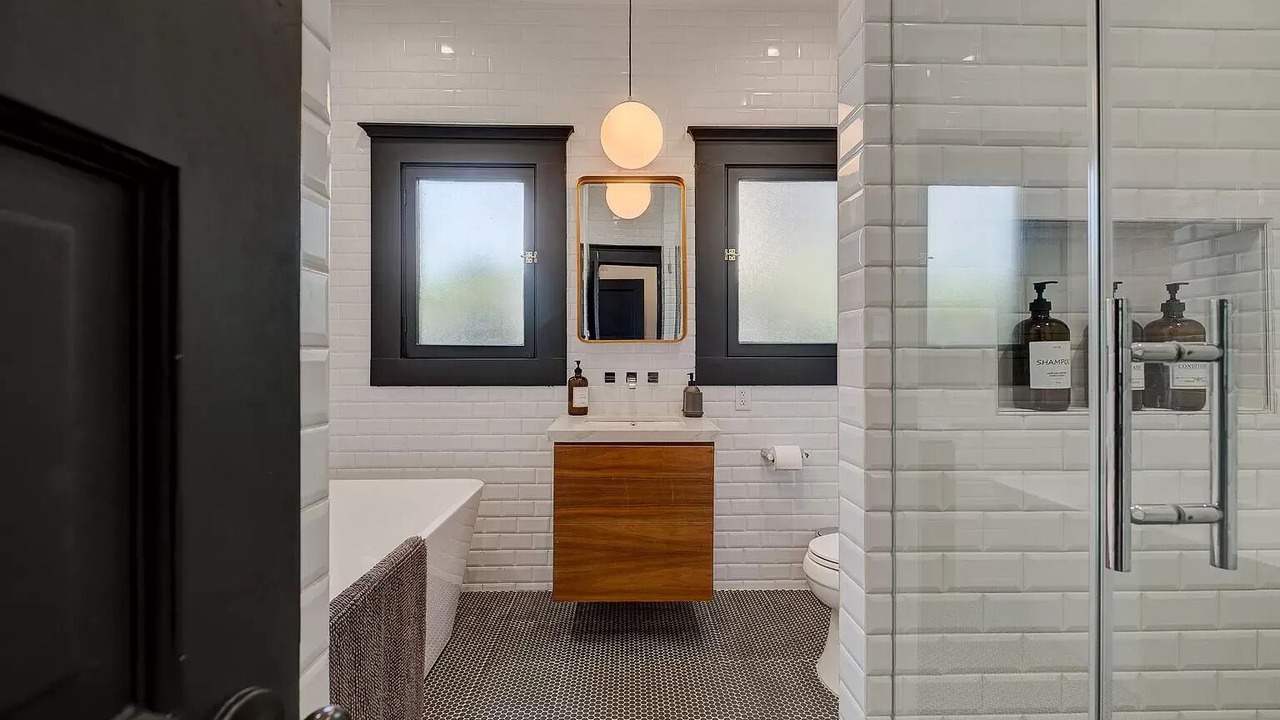 Photo of Bathroom in Los Angeles